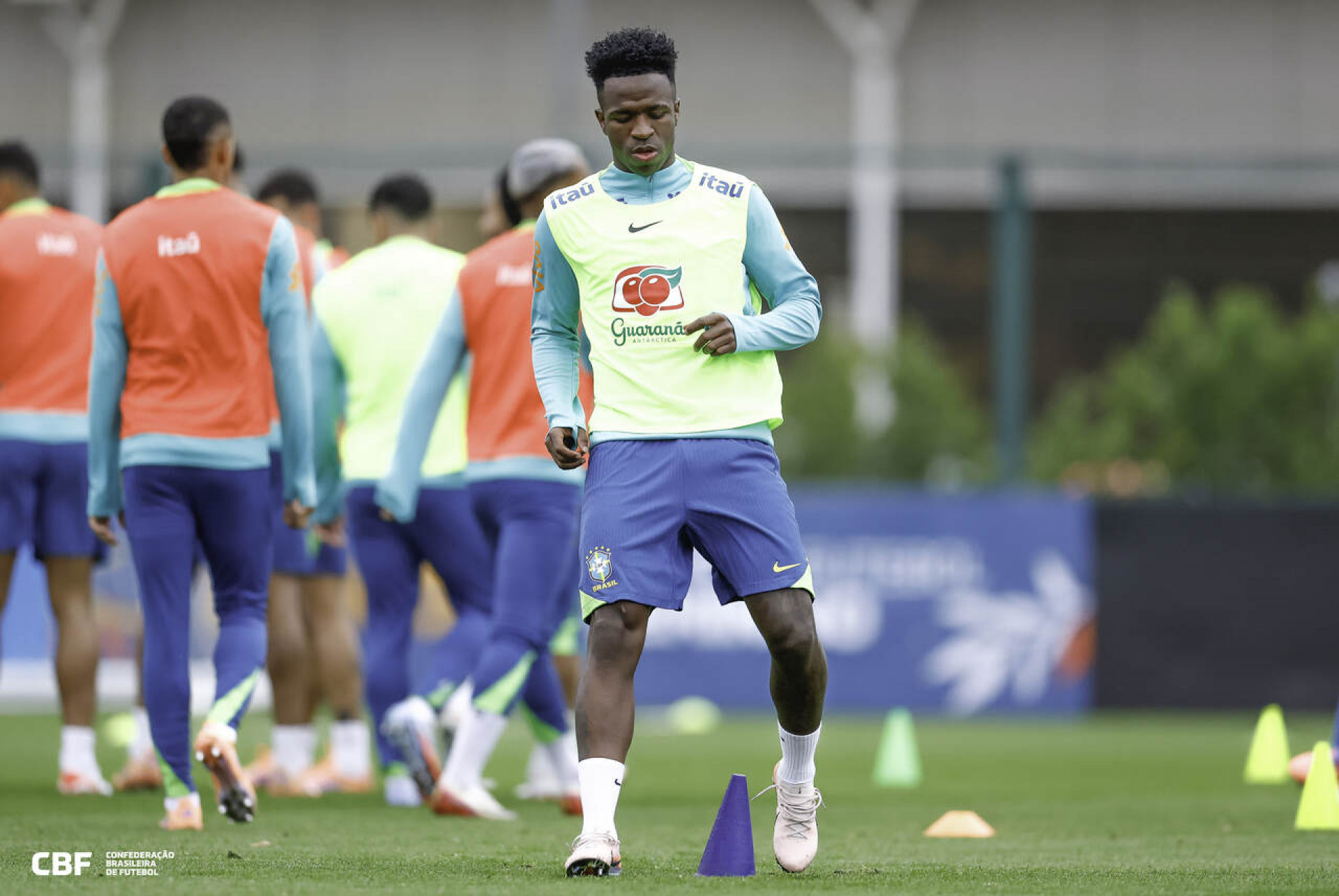 Arsenal avalia investida hist&oacute;rica para tirar Vini Jr do Real Madrid