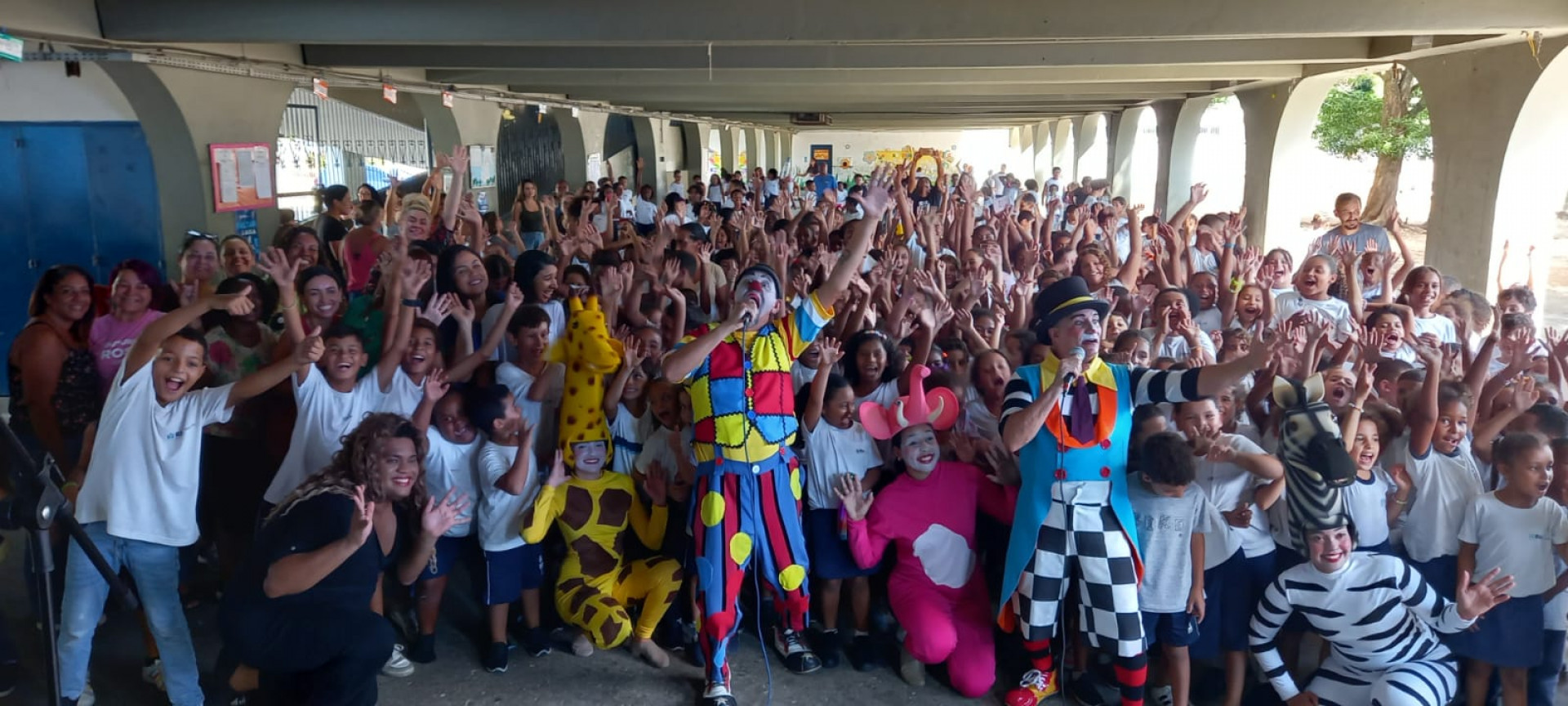 Dupla arrasta multid&atilde;o em suas apresenta&ccedil;&otilde;es - Divulga&ccedil;&atilde;o/Evento Flip