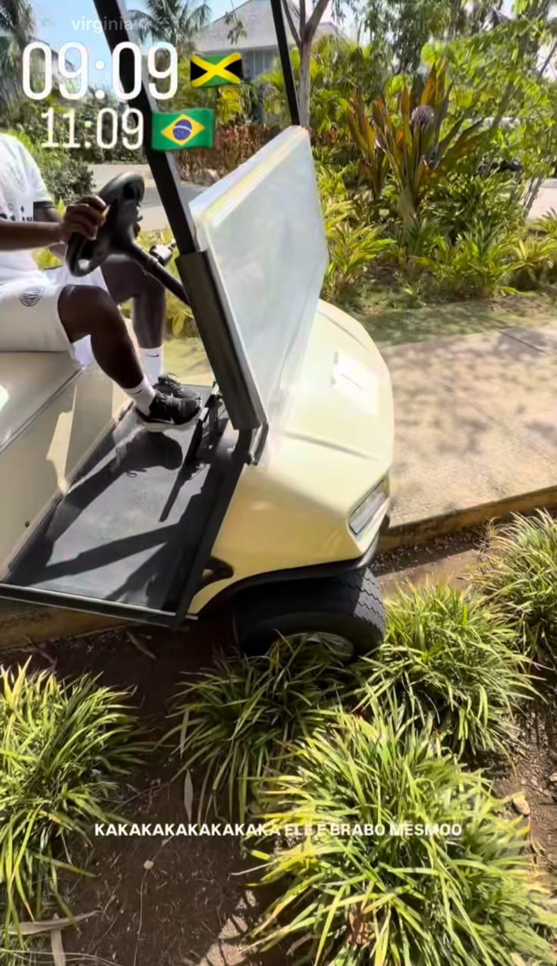 Vini Jr. sai da pista com carrinho e Virginia registra susto - Reprodução / Instagram