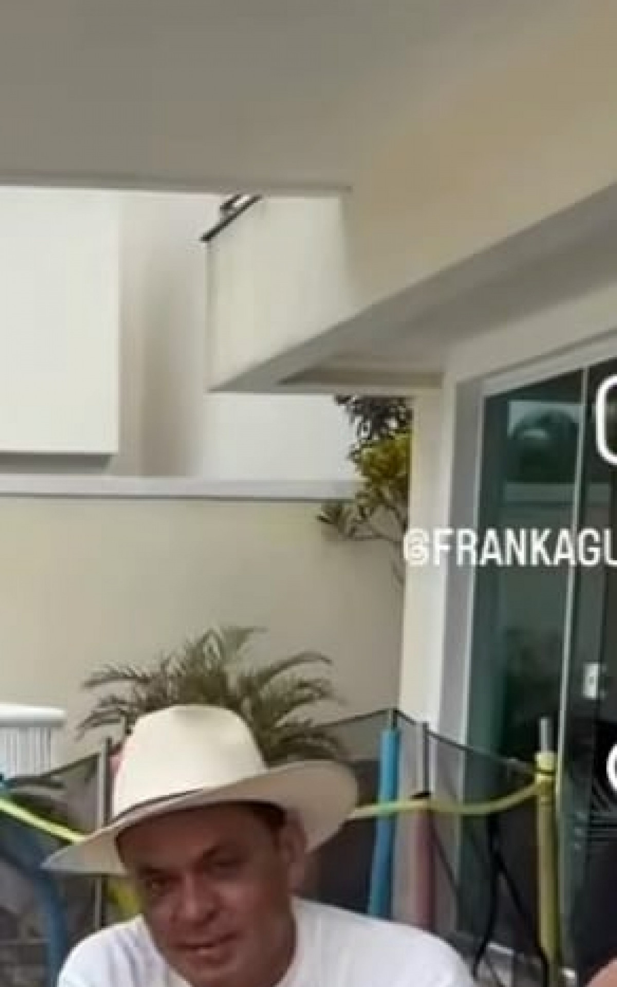 Franklin Aguiar curte Mangaratiba antes de se apresentar na noite deste domingo