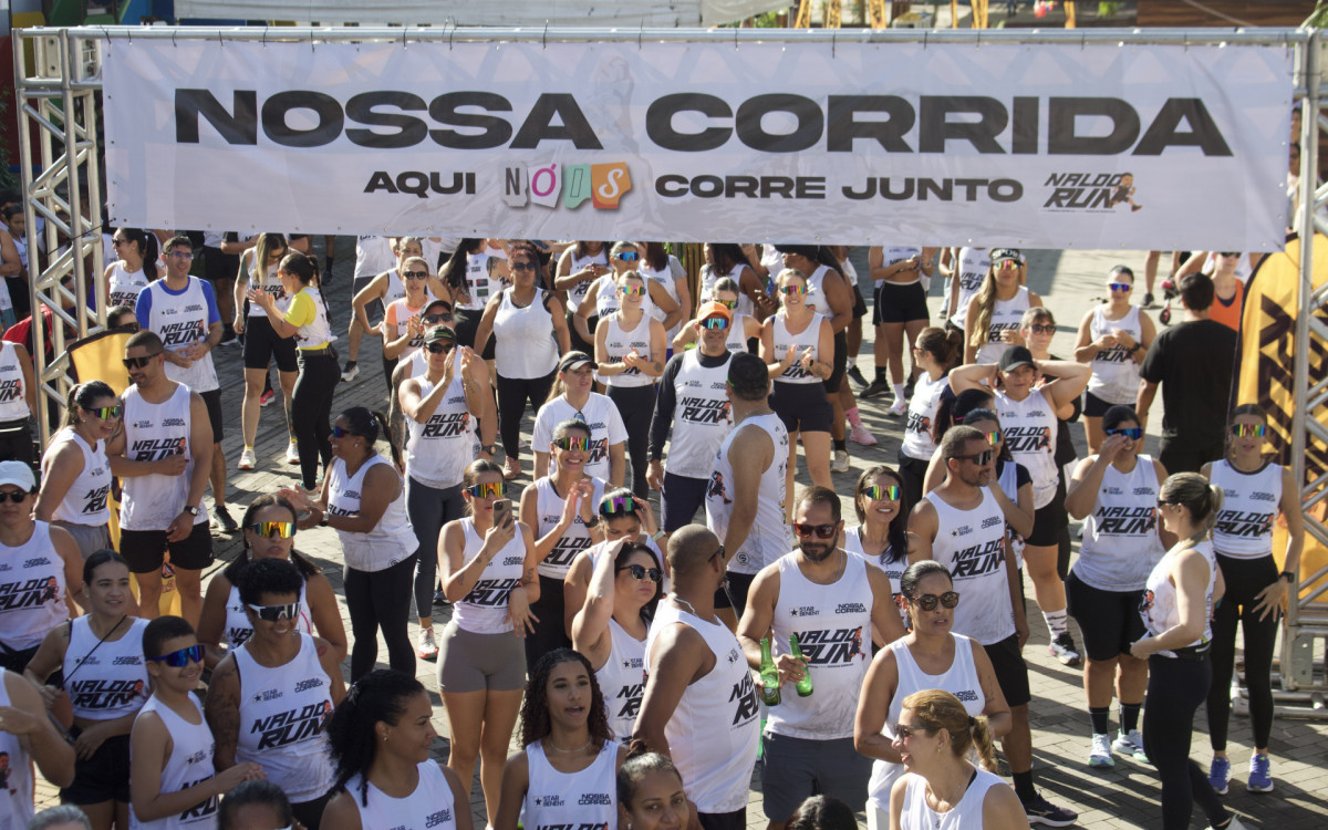 Evento reuniu centenas de pessoas em um percurso de 4 km pelas ruas da cidade. - Jos&eacute; Eduardo