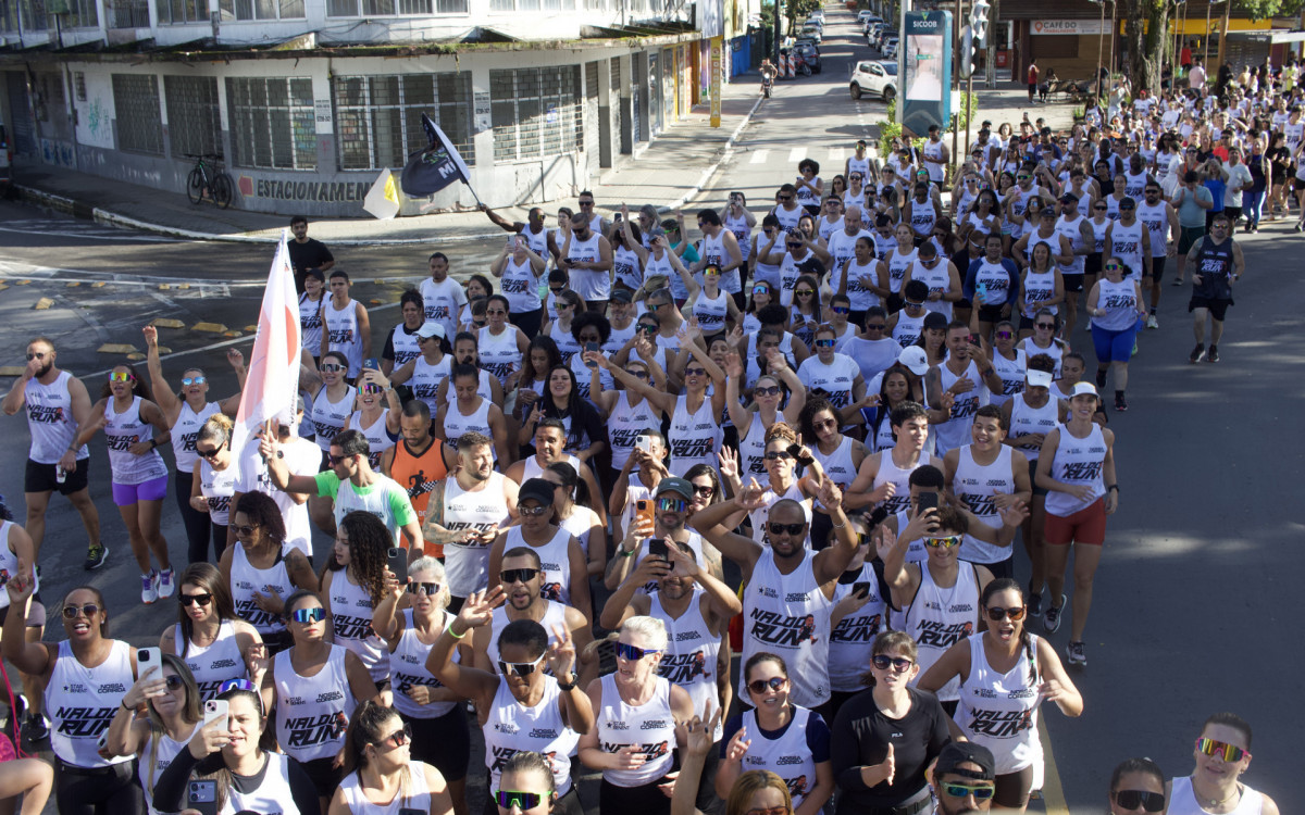 Evento reuniu centenas de pessoas em um percurso de 4 km pelas ruas da cidade. - Jos&eacute; Eduardo