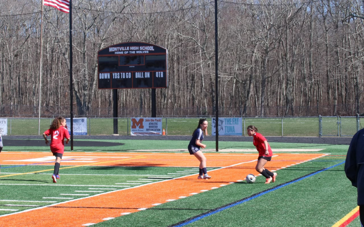 Laura joga pelo PSA Mustang Women&rsquo;s Soccer.