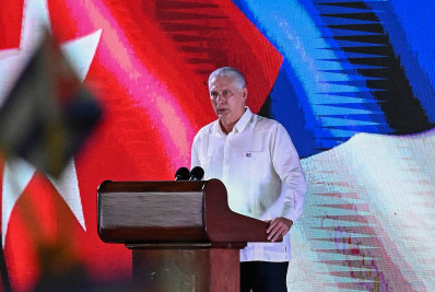 Presidente de Cuba acusa EUA de tentar 'tomar o país'