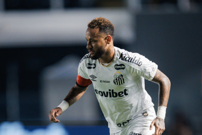 Neymar nega cobrança a jovens do Santos após jogo contra a Chapecoense