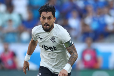 Botafogo parabeniza Telles por marca: 'Herdeiro da mística camisa 13'