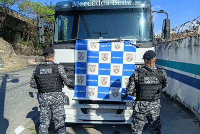 PM recupera caminhão roubado e apreende munições em Vigário Geral