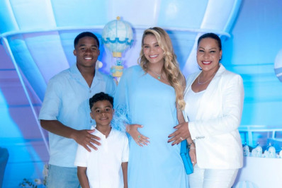 Após rumores, mãe de Endrick posa com Gabriely e influencer reage