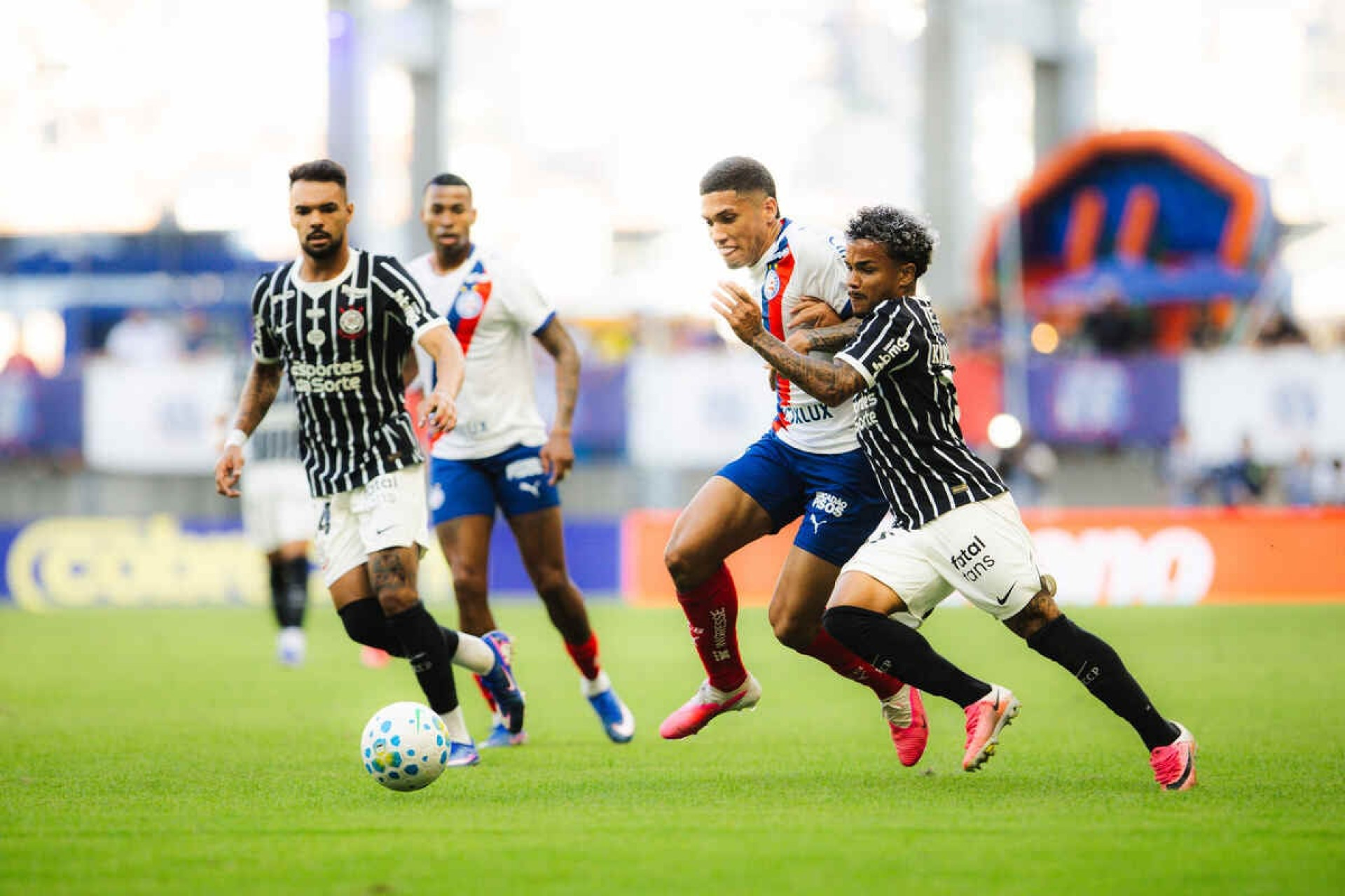 Em jogo de muita intensidade, Bahia e Corinthians empatam na Fonte Nova