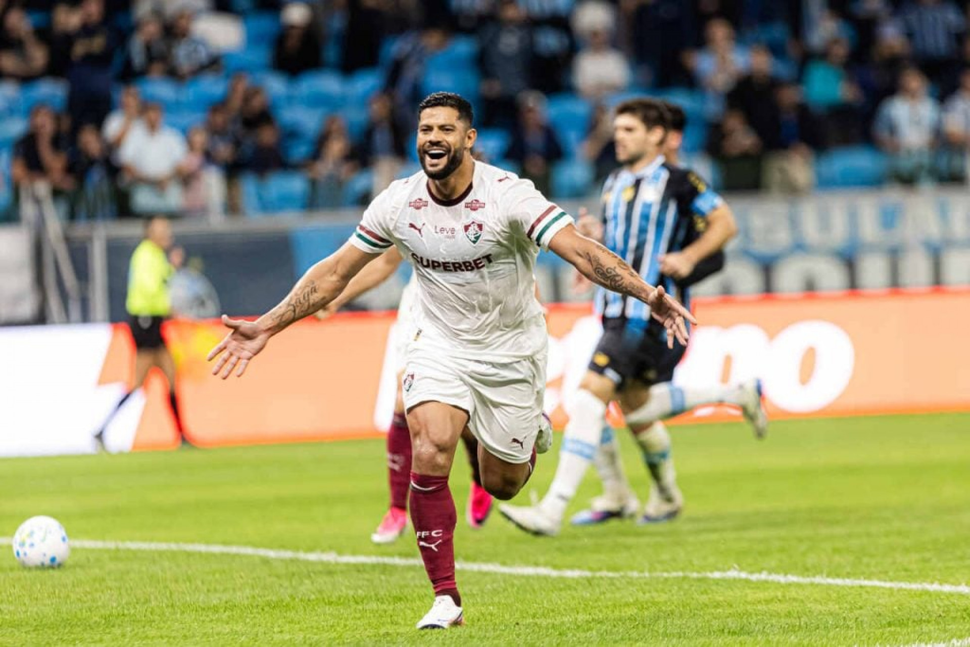 Hulk admite dificuldades e lamenta trope&ccedil;o do Fluminense