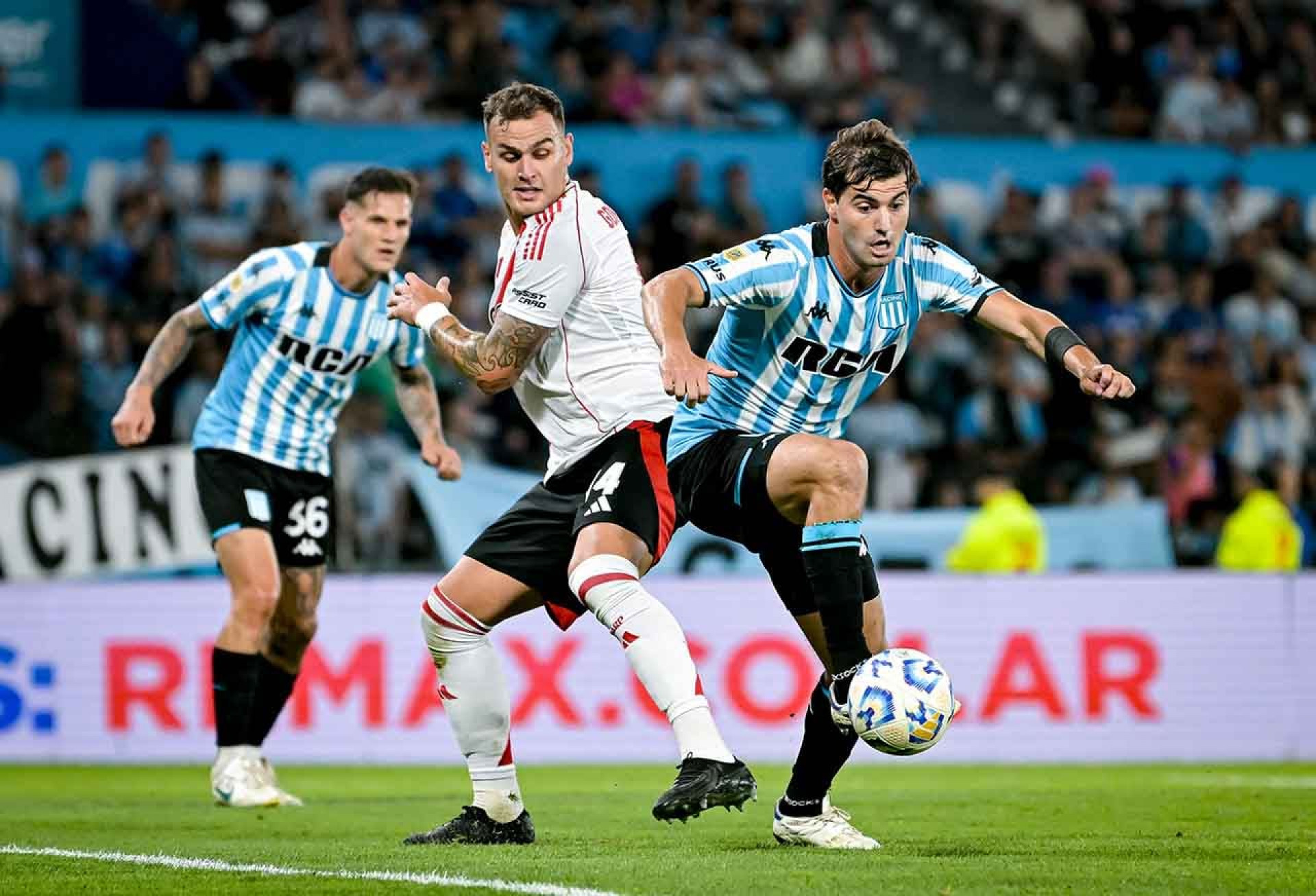 Vasco encaminha a contrata&ccedil;&atilde;o de Sosa e j&aacute; conta com jogador para Copa do Brasil