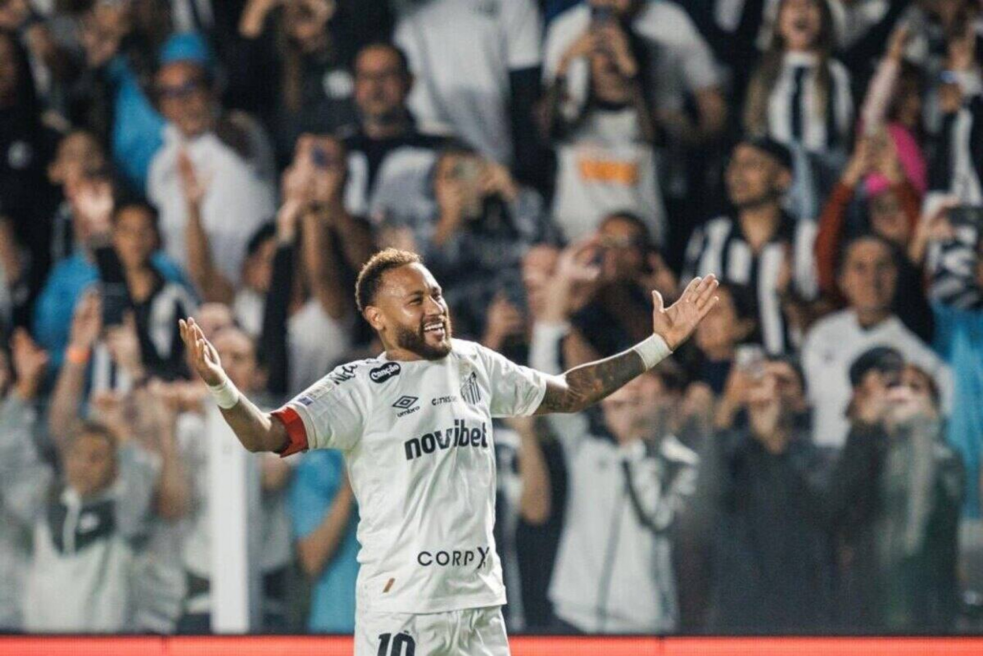 Neymar desmente atrito com jovens do Santos: “N&atilde;o sabem de nada”