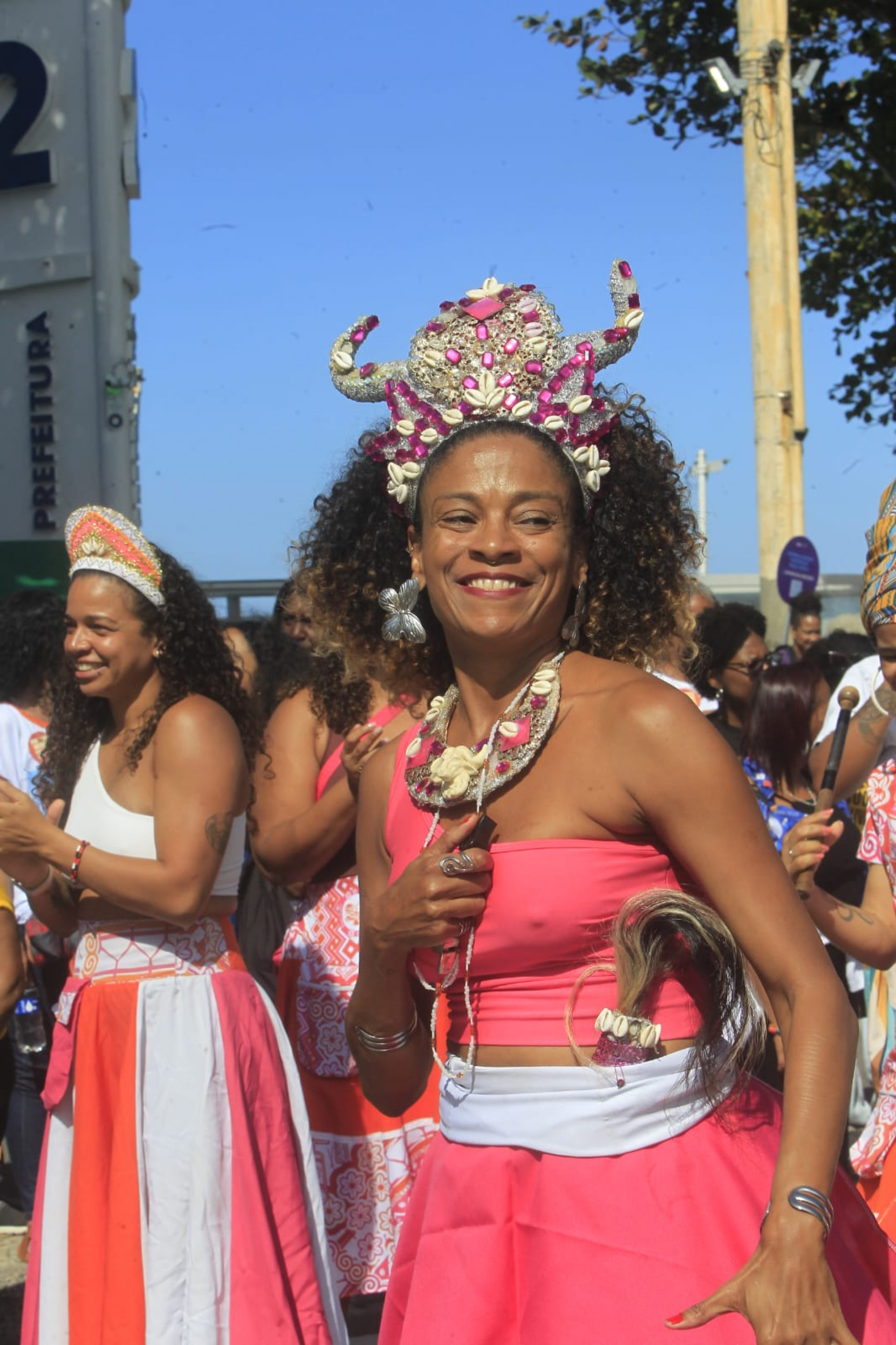 Aline Valentin faz parte do grupo de Maracatu Baque Mulher - Reginaldo Pimenta / Agência O DIA