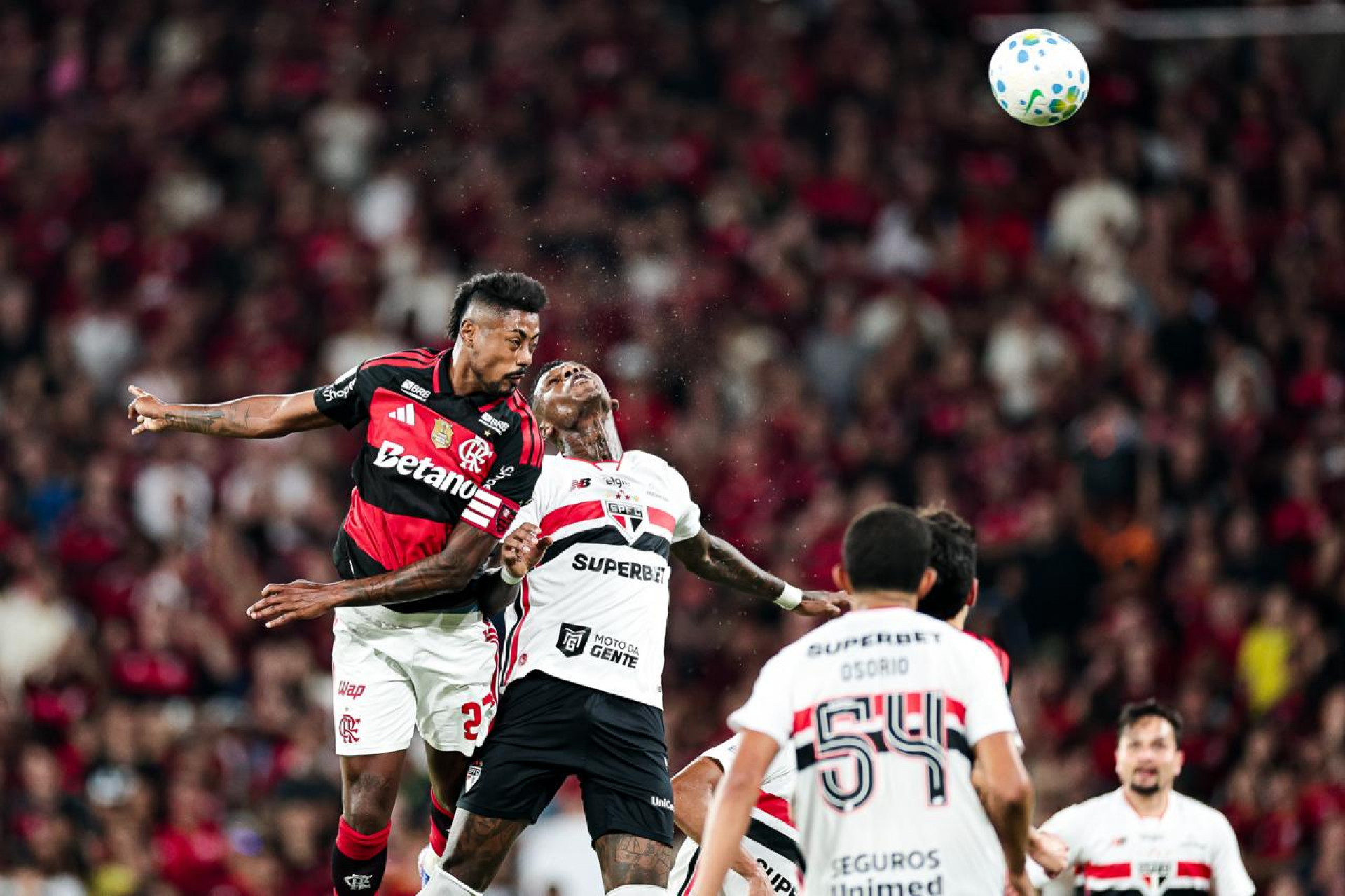 Em noite de pouca inspira&ccedil;&atilde;o ofensiva, o Flamengo deixou escapar dois pontos importantes 