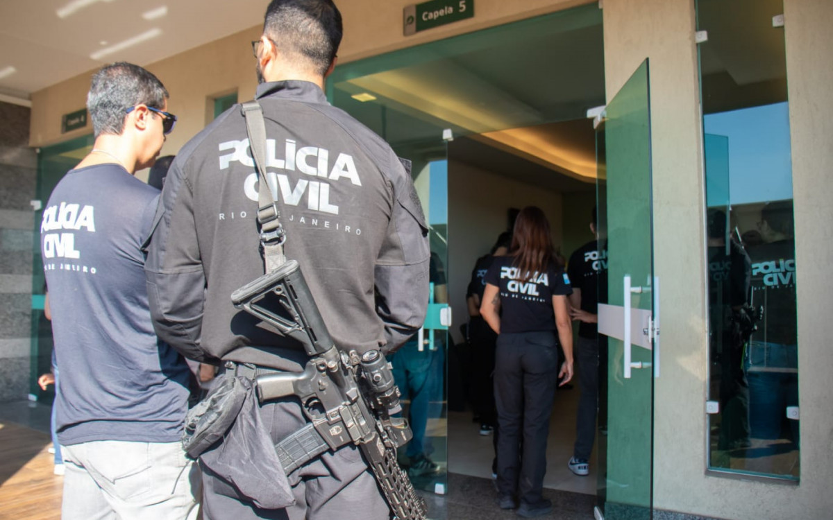 Velório da policial civil Daniela Cunha Moreira no cemitério da penitência na tarde desta segunda-feira (27) - Érica Martin/Agência O DIA