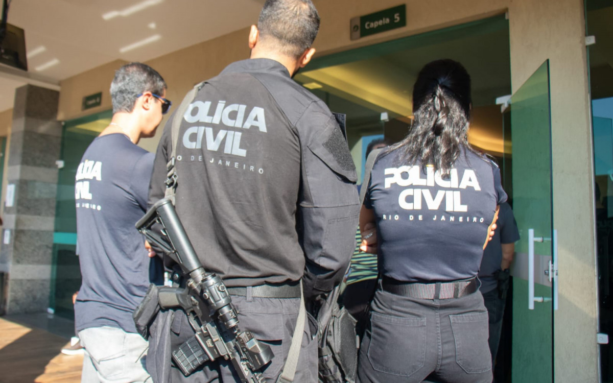 Velório da policial civil Daniela Cunha Moreira no cemitério da penitência na tarde desta segunda-feira (27) - Érica Martin/Agência O DIA