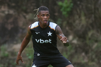 Danilo deseja atuar em equipe de companheiro da Seleção na Copa
