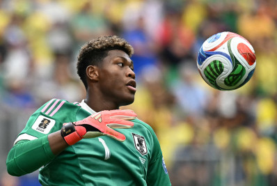 Goleiro que brilhou contra o Brasil entra na mira de PSG e Juventus