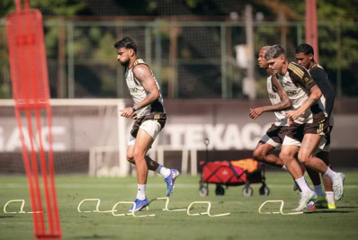 Paquetá treina com elenco e pode reforçar Flamengo contra o Inter
