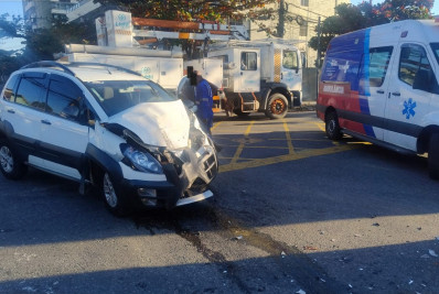Homem fica ferido em acidente entre ônibus e carro em Campo Grande
