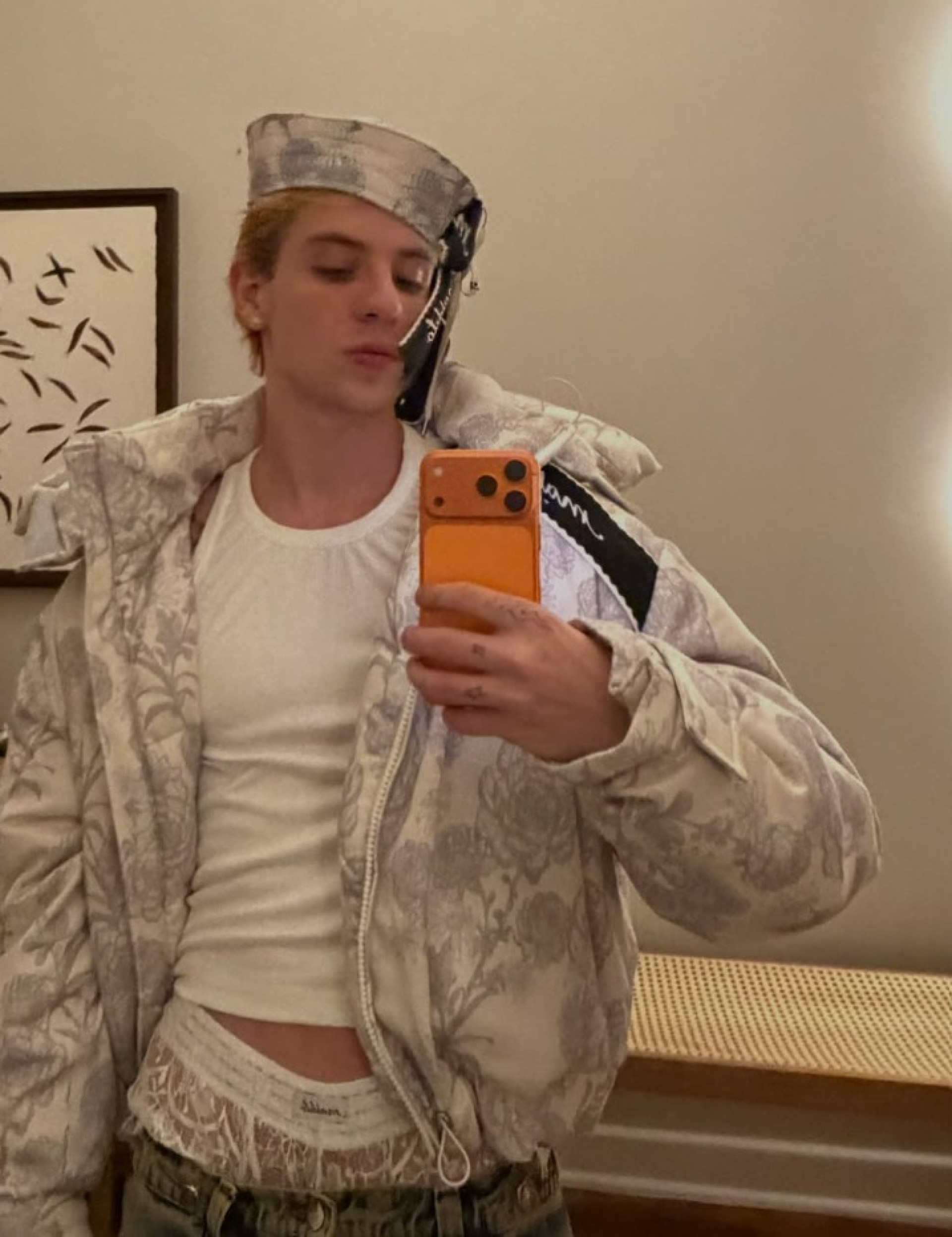 Look usado por Juliano Floss durante a 'Semana de Moda de Paris'  virou assunto nas redes sociais - Reprodução / Instagram