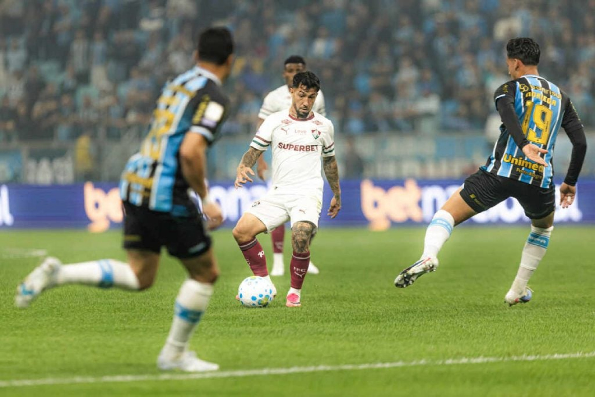 Fluminense mant&eacute;m sina e acumula trope&ccedil;os no Brasileir&atilde;o