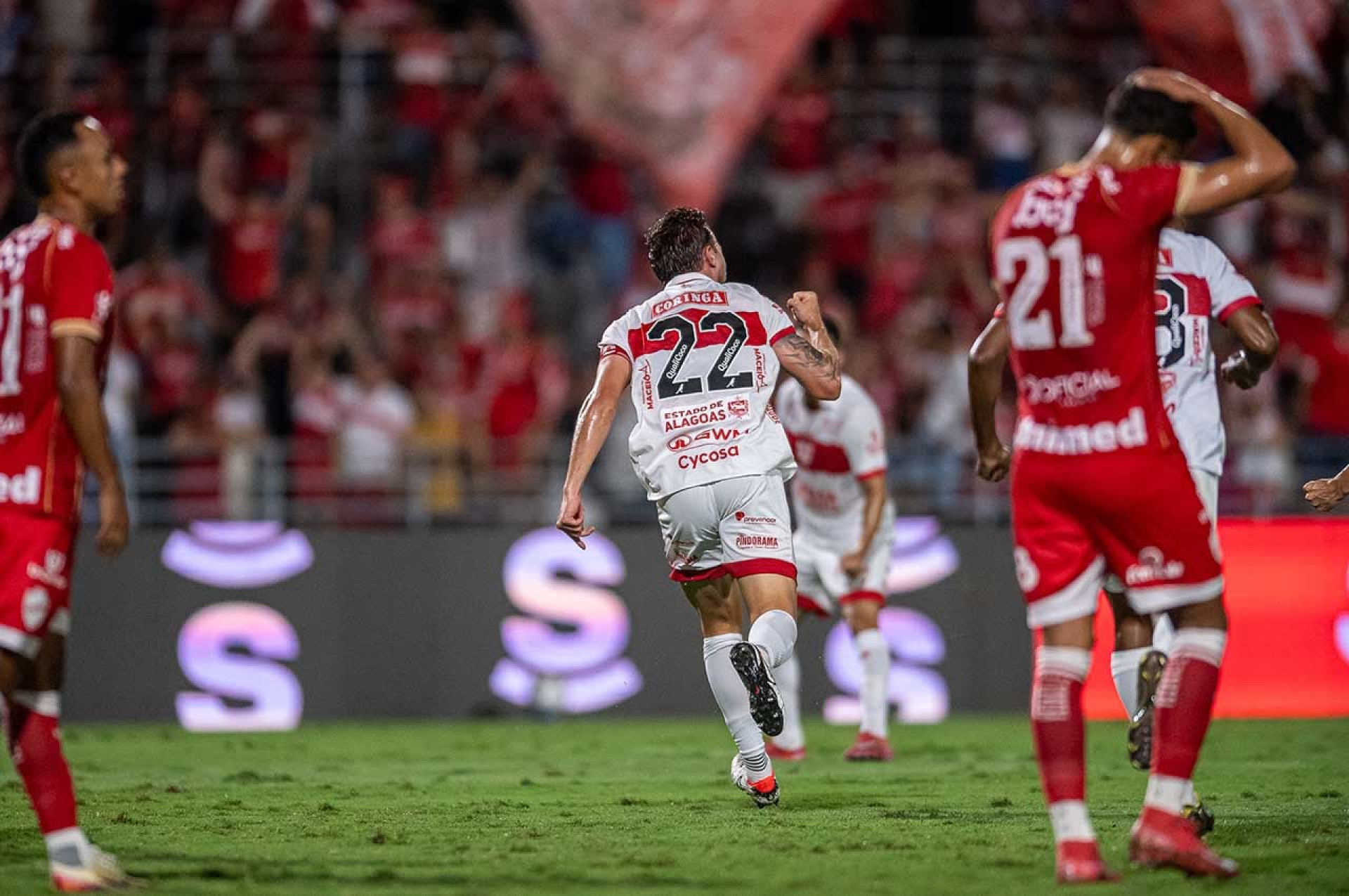 Mikael marca, CRB vence o Vila Nova e se aproxima do G6 da S&eacute;rie B