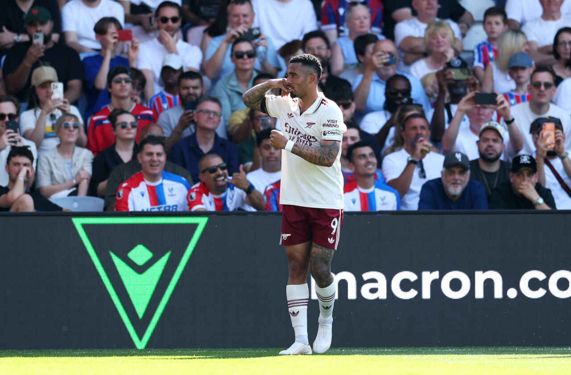 Gabriel Jesus inicia nova temporada de olho em recordes na Premier League