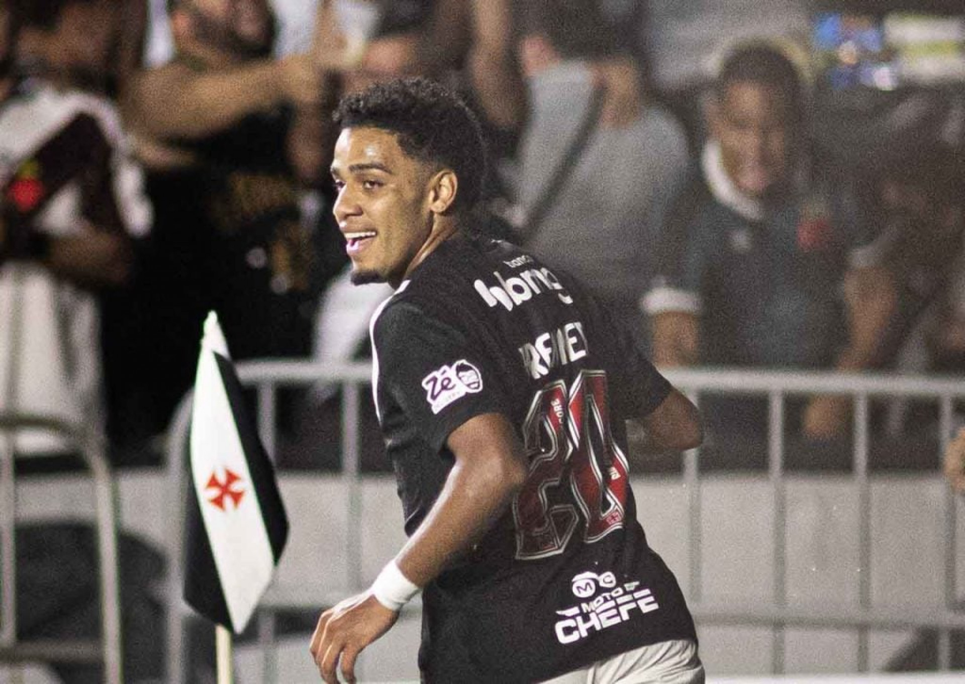 Sem espa&ccedil;o, Brenner recebe sondagens e pode deixar o Vasco