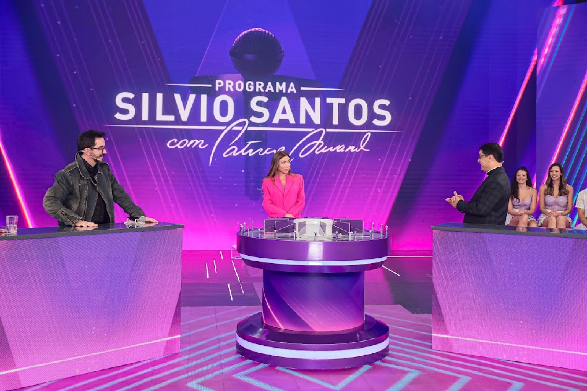 Padres Fábio de Melo e  Chrystian Shankar participam do 'Jogo das 3 Pistas' - Gabriel Cardoso / SBT