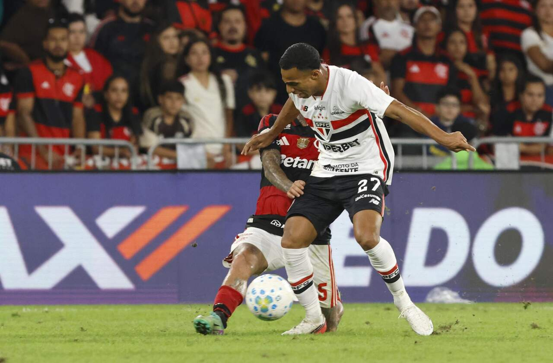 Em meio &agrave; crise defensiva, Os&oacute;rio ganha elogios e espa&ccedil;o no S&atilde;o Paulo
