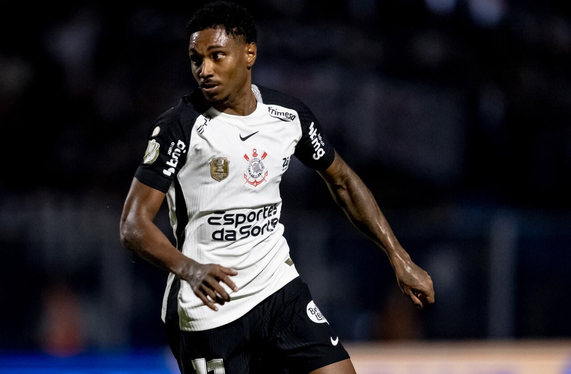 Vitinho sofre nova les&atilde;o no joelho e passar&aacute; por cirurgia no Corinthians