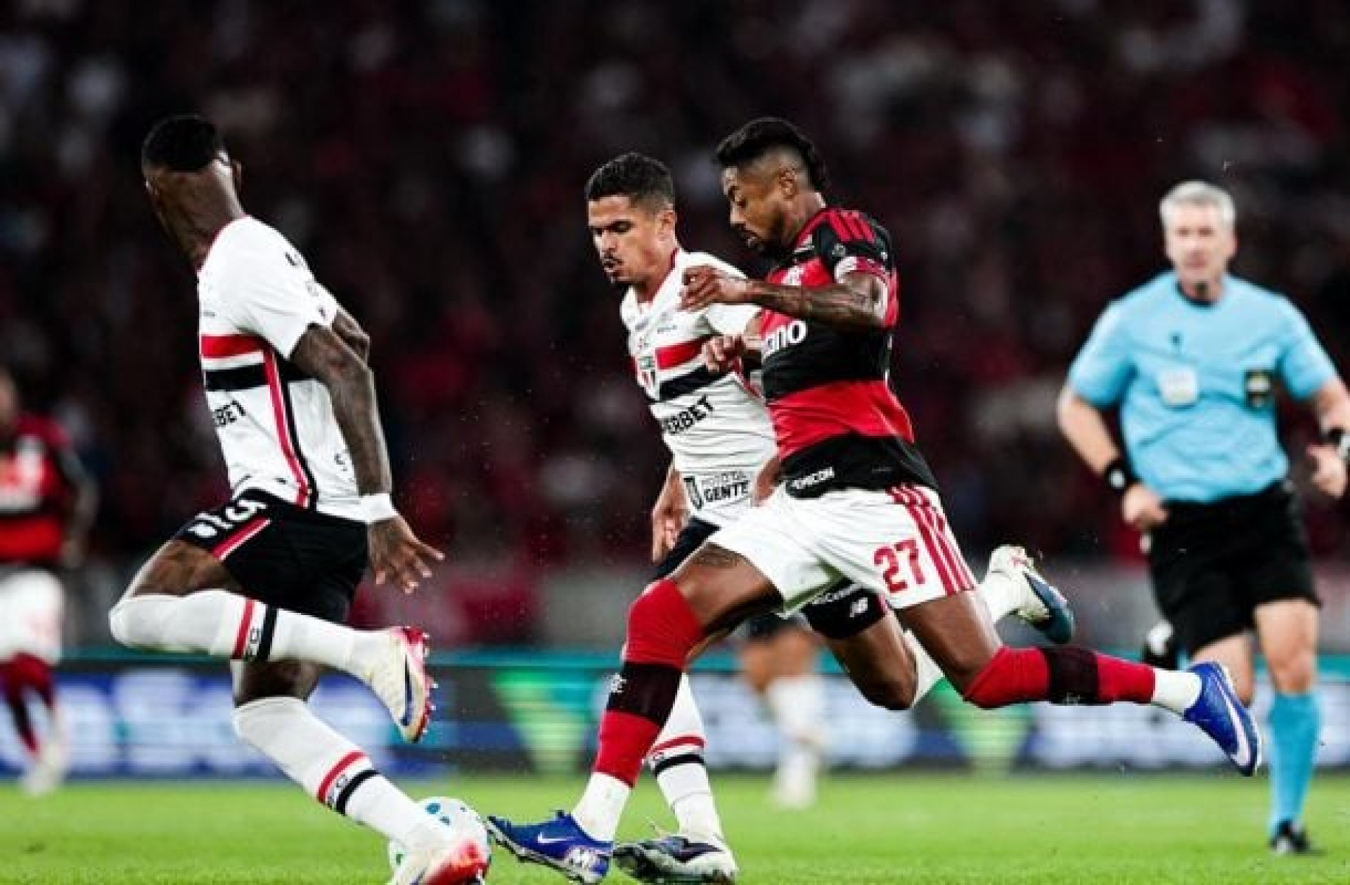 Tozza na &aacute;rea: Flamengo perde a chance de encostar no l&iacute;der em fraca atua&ccedil;&atilde;o