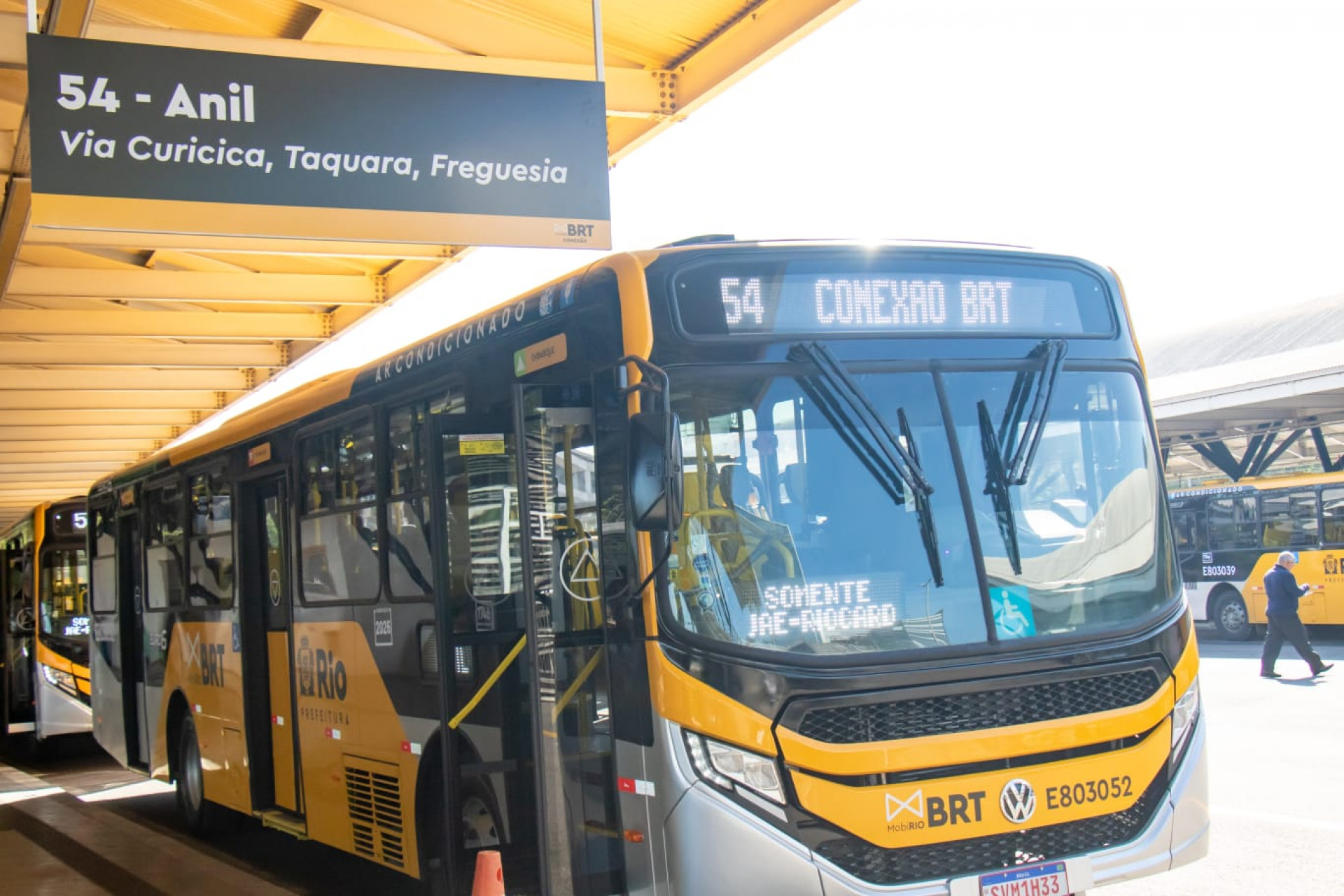 Linha 54 (Centro Olímpico x Anil) integra o sistema BRT aos ônibus convencionais - Érica Martin / Agência O DIA