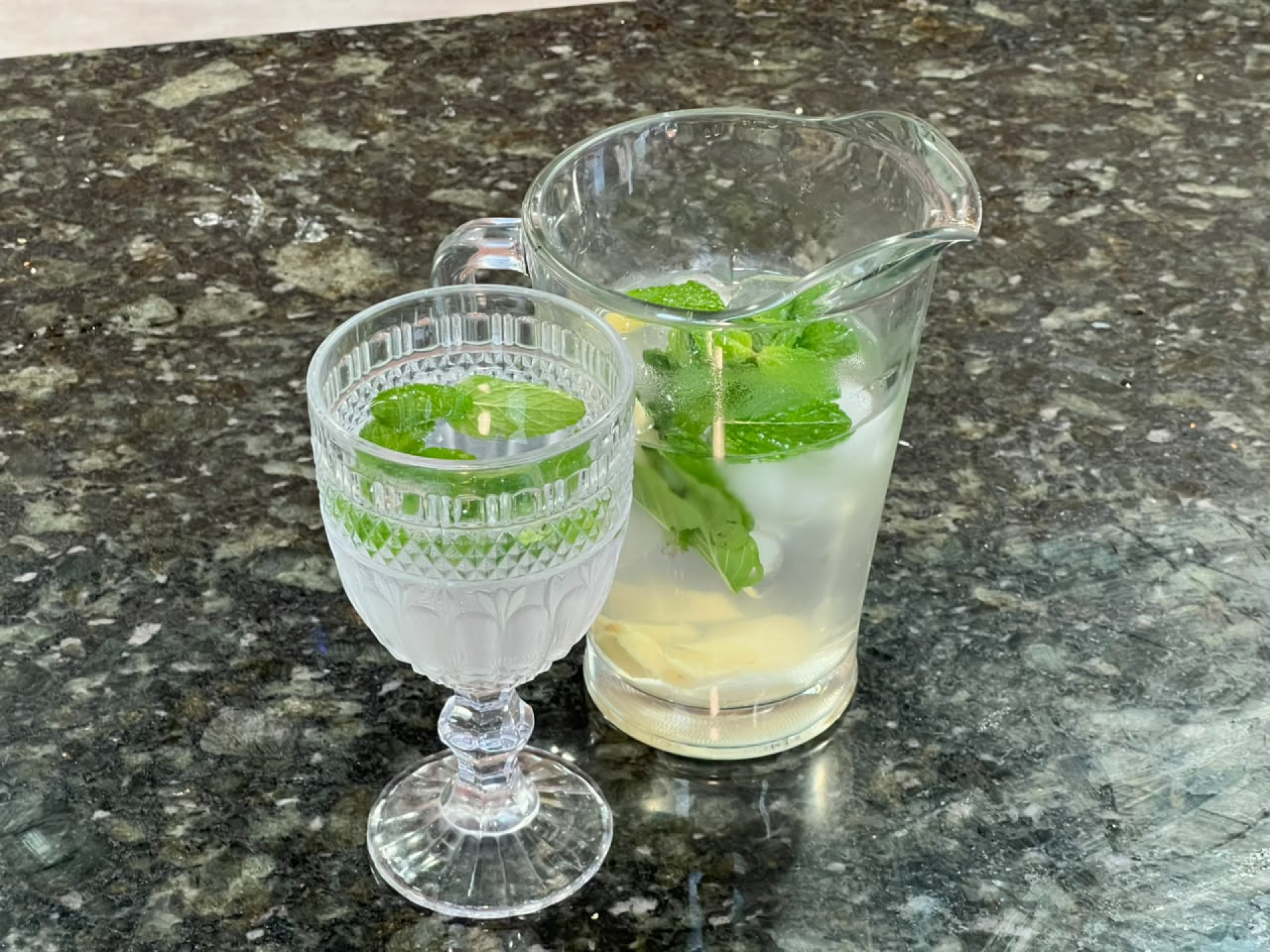 Uma bebida leve e refrescante para ajudar na hidrata&ccedil;&atilde;o ao longo do dia - Chris Tyleer