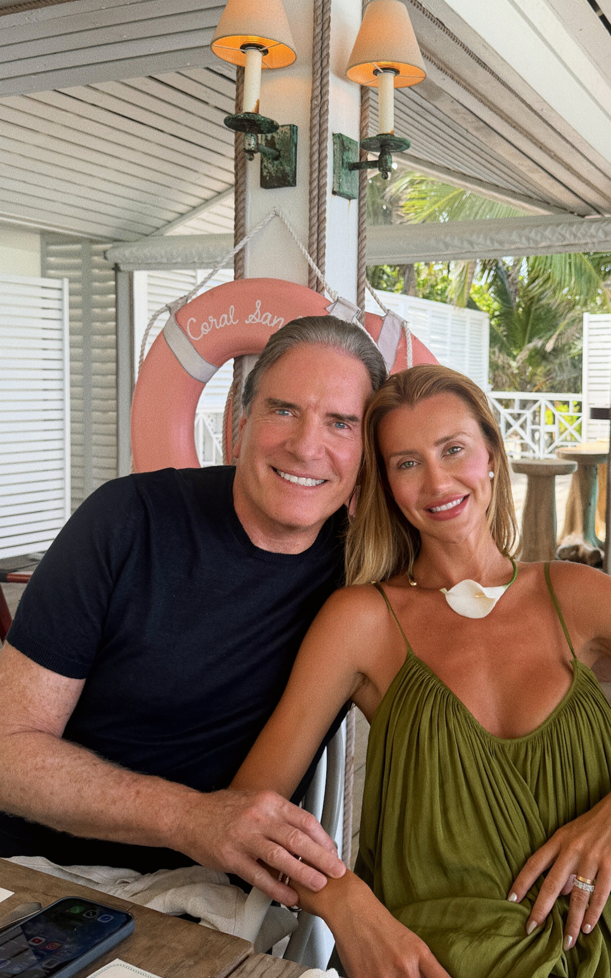 Roberto Justus e Ana Paula Siebert estão de férias nas Bahamas 