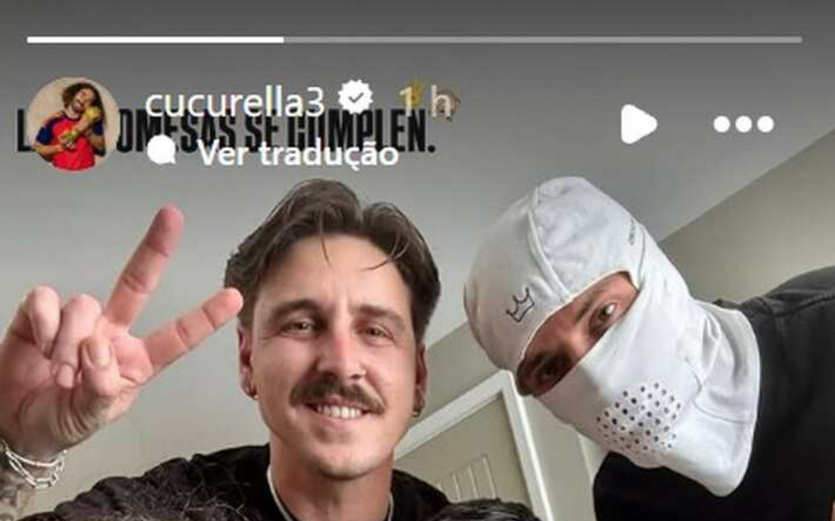 V&iacute;deo! Tatuadores revelam desenho, e Cucurella cumpre promessa para De la Fuente