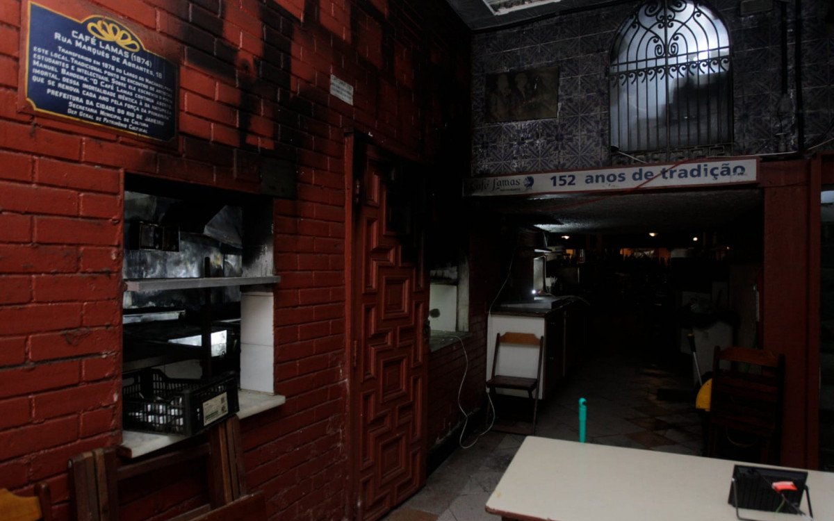 Incêndio destruiu a cozinha do Café Lamas, no Flamengo, na Zona Sul do Rio - Reginaldo Pimenta / Agência O DIA