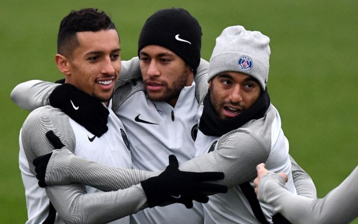 Neymar (c) e Lucas Moura (d) jogaram juntos no PSG em 2017