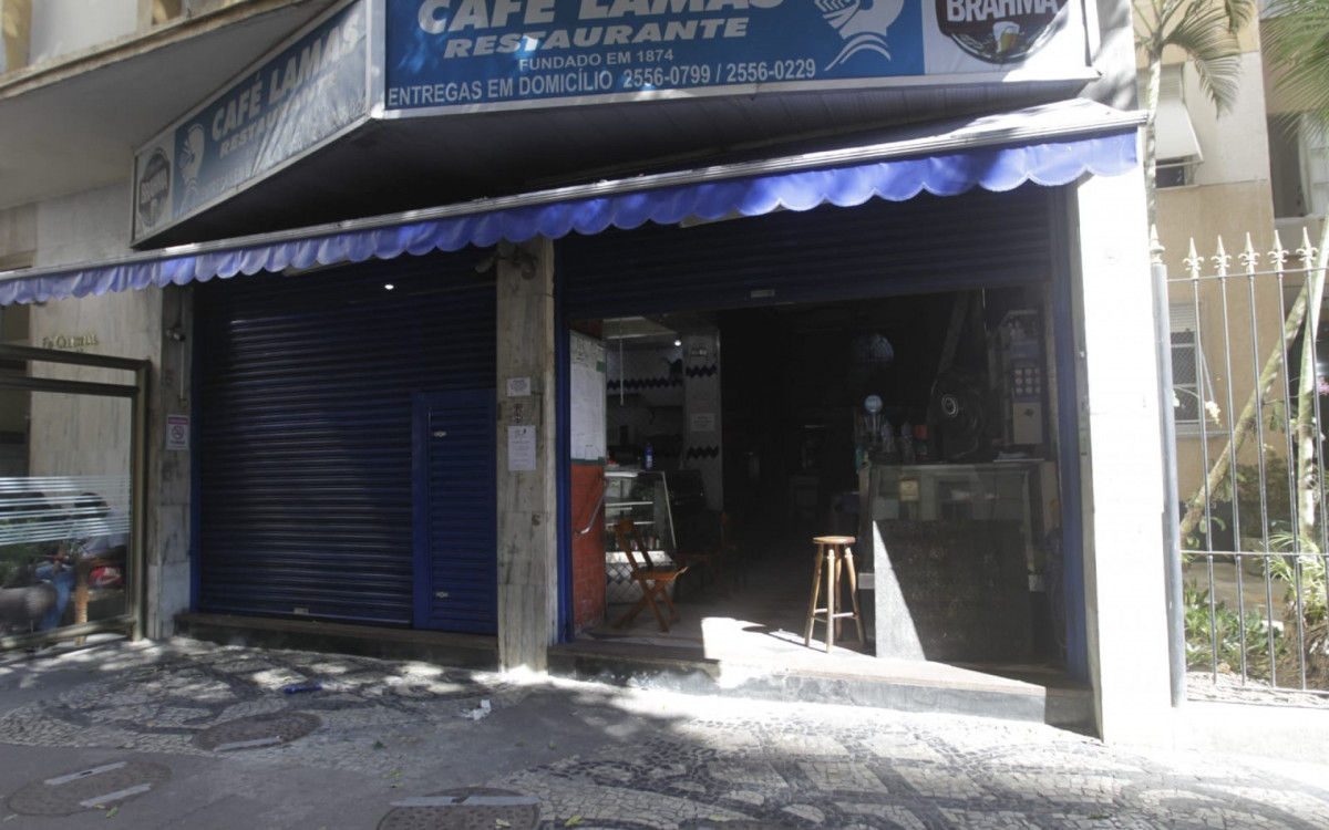 Bares organizaram campanha para ajudar na reconstrução do Café Lamas, que fechou após incêndio - Reginaldo Pimenta / Agência O DIA