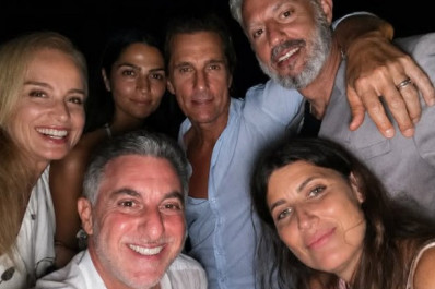 Luciano Huck e Angélica reencontram Matthew McConaughey na Grécia