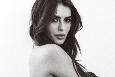 Mari Saad exibe barriga da primeira gravidez em clique de topless