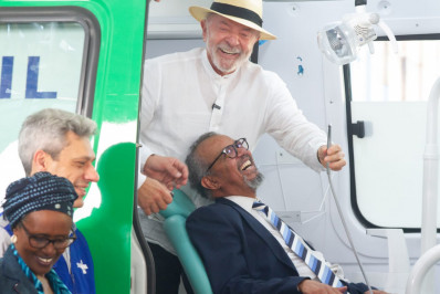 Lula apresenta Hospital do Andaraí para diretor da OMS e alfineta Trump