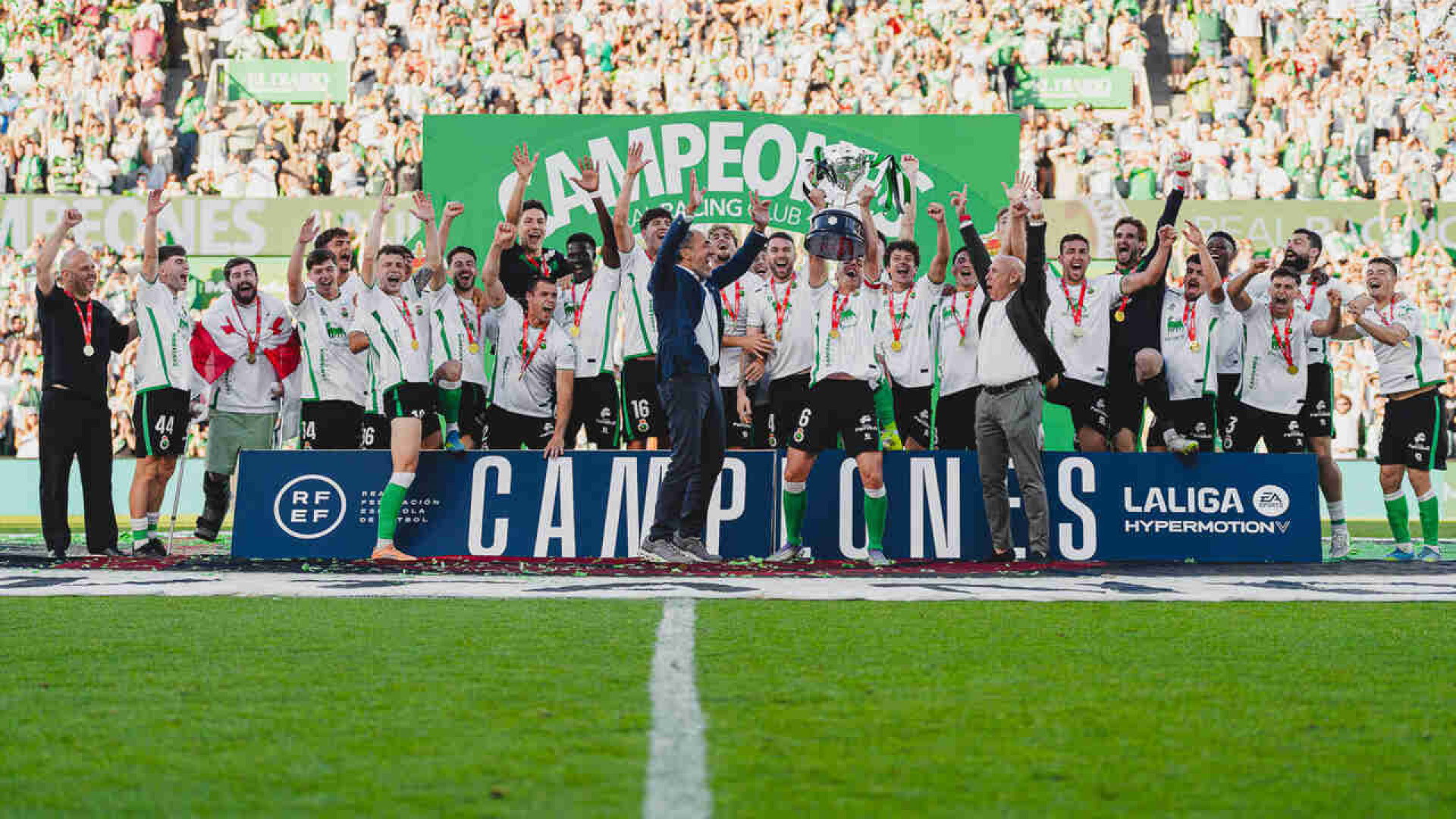 LaLiga ter&aacute; retorno de tr&ecirc;s clubes hist&oacute;ricos na temporada 2026/27
