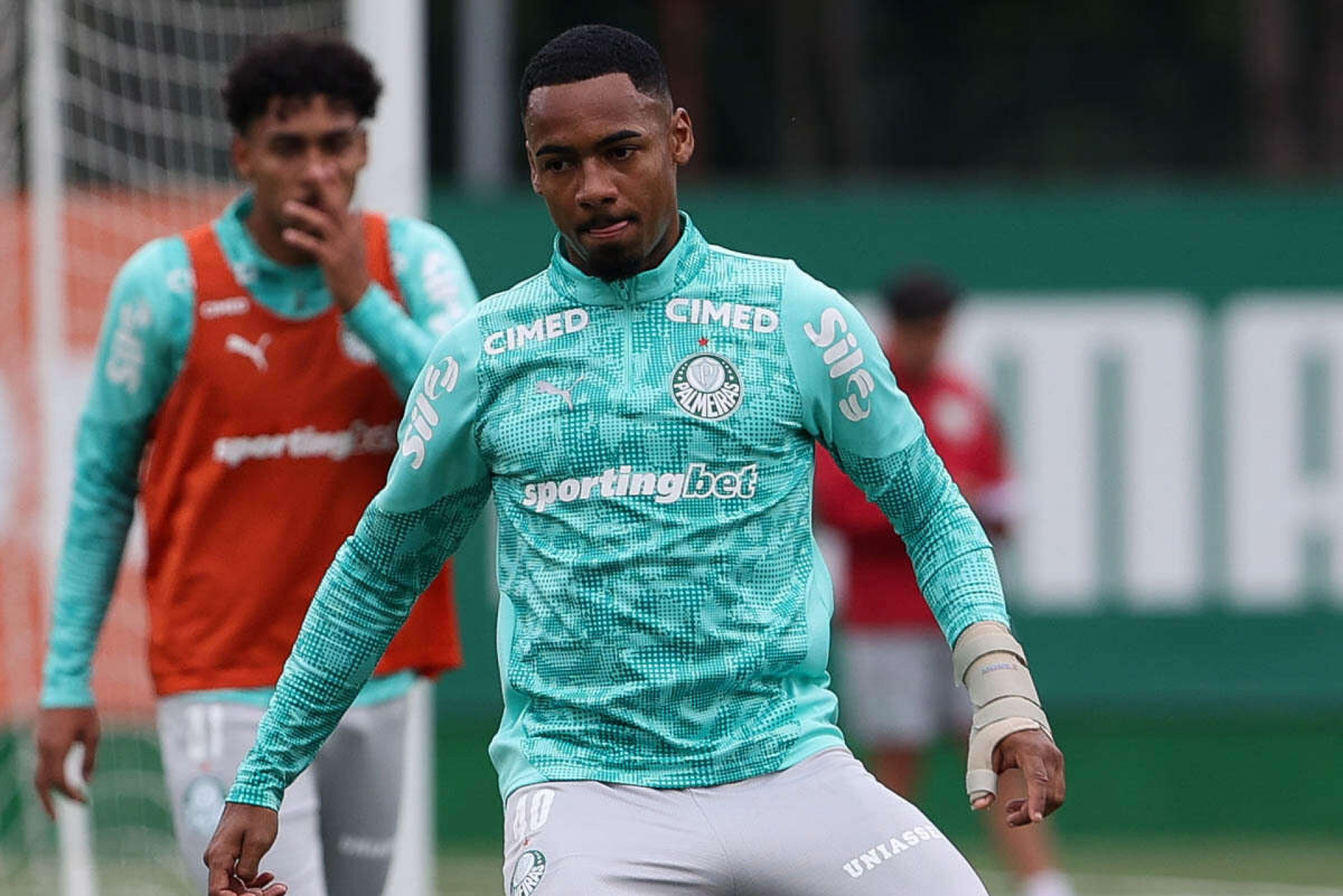 Palmeiras recusa proposta milion&aacute;ria do Aston Villa, da Inglaterra, por Allan