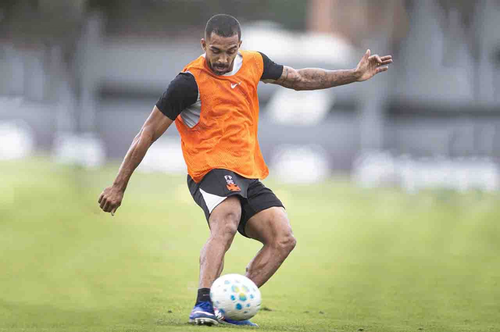 Vasco recusa proposta de clube grego por lateral Paulo Henrique