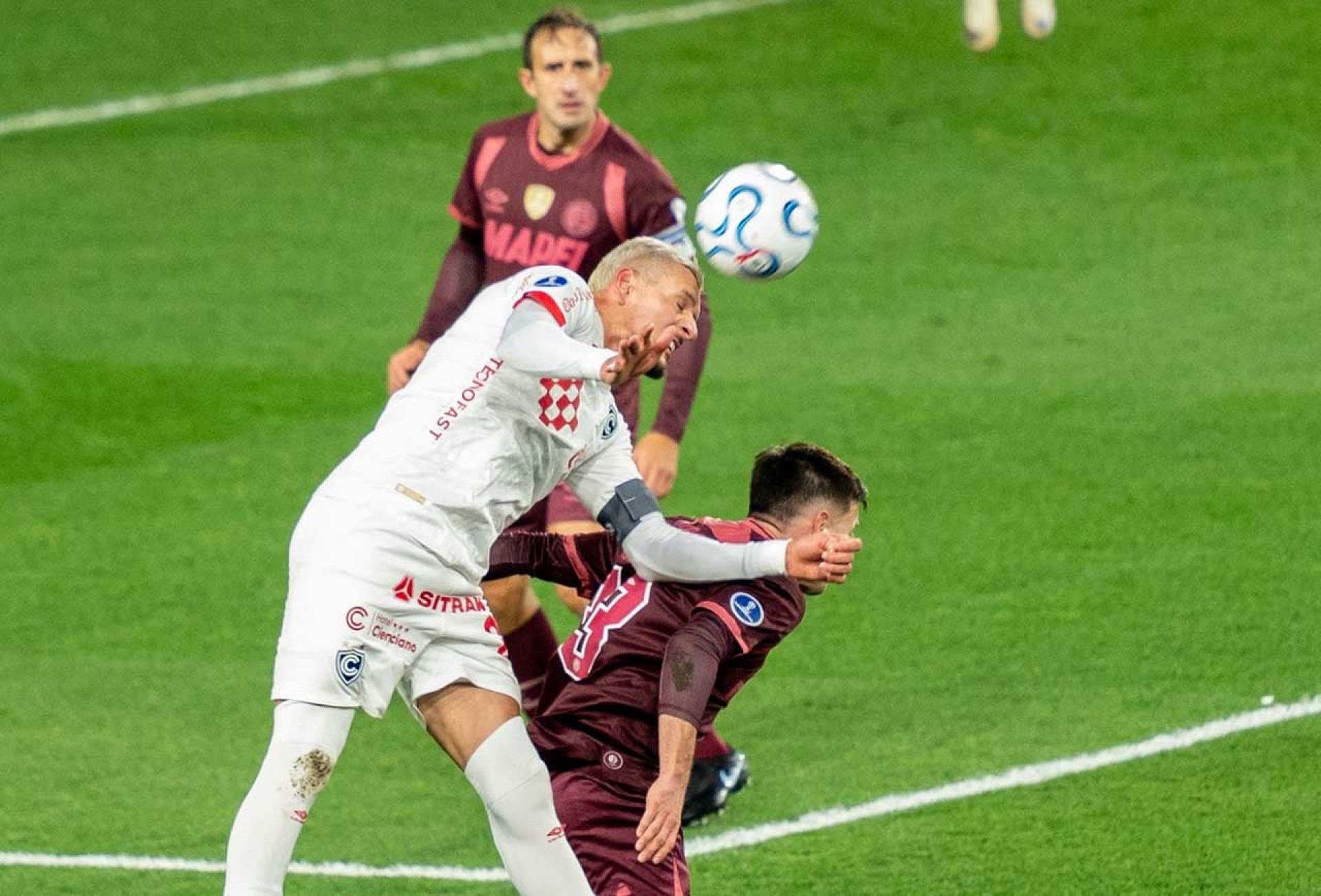 Cienciano x Lan&uacute;s: onde assistir, escala&ccedil;&otilde;es e arbitragem