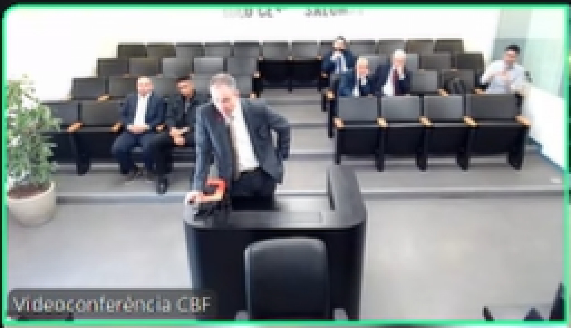 Imagem do atleta, Victor Gabriel, sendo julgado, no STJD