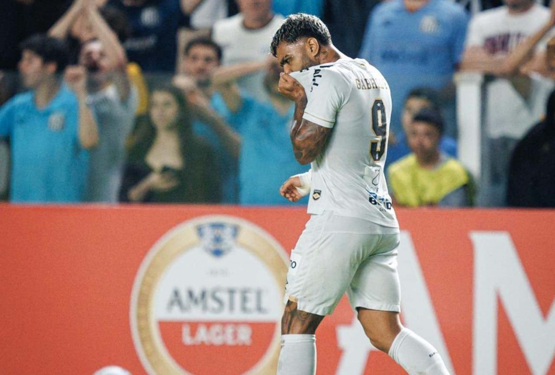 Gabigol admite atua&ccedil;&atilde;o abaixo do espero e descarta crise no Santos