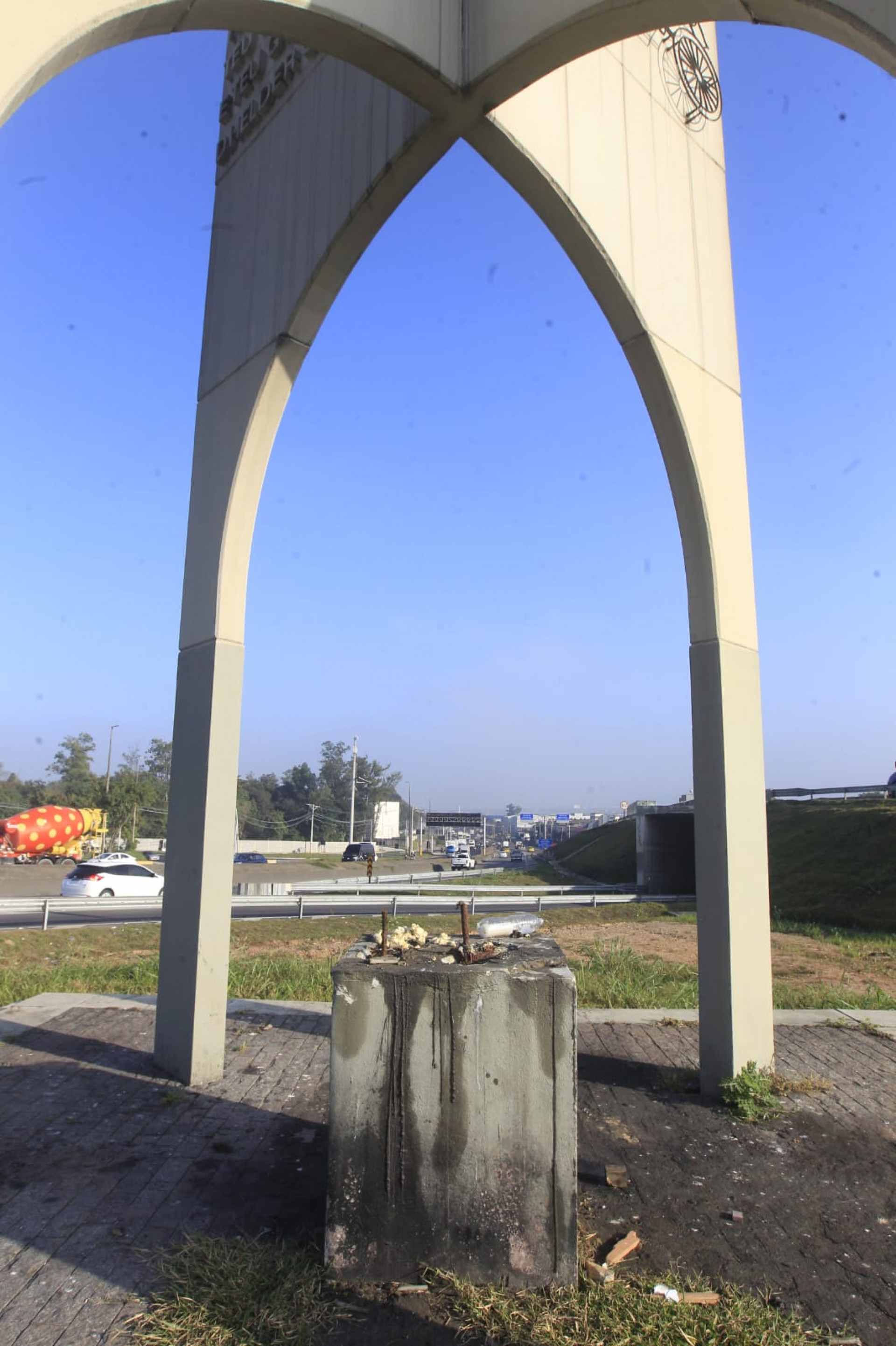 Local onde ficava a estátua de São Cristóvão - Reginaldo Pimenta/Agência O DIA